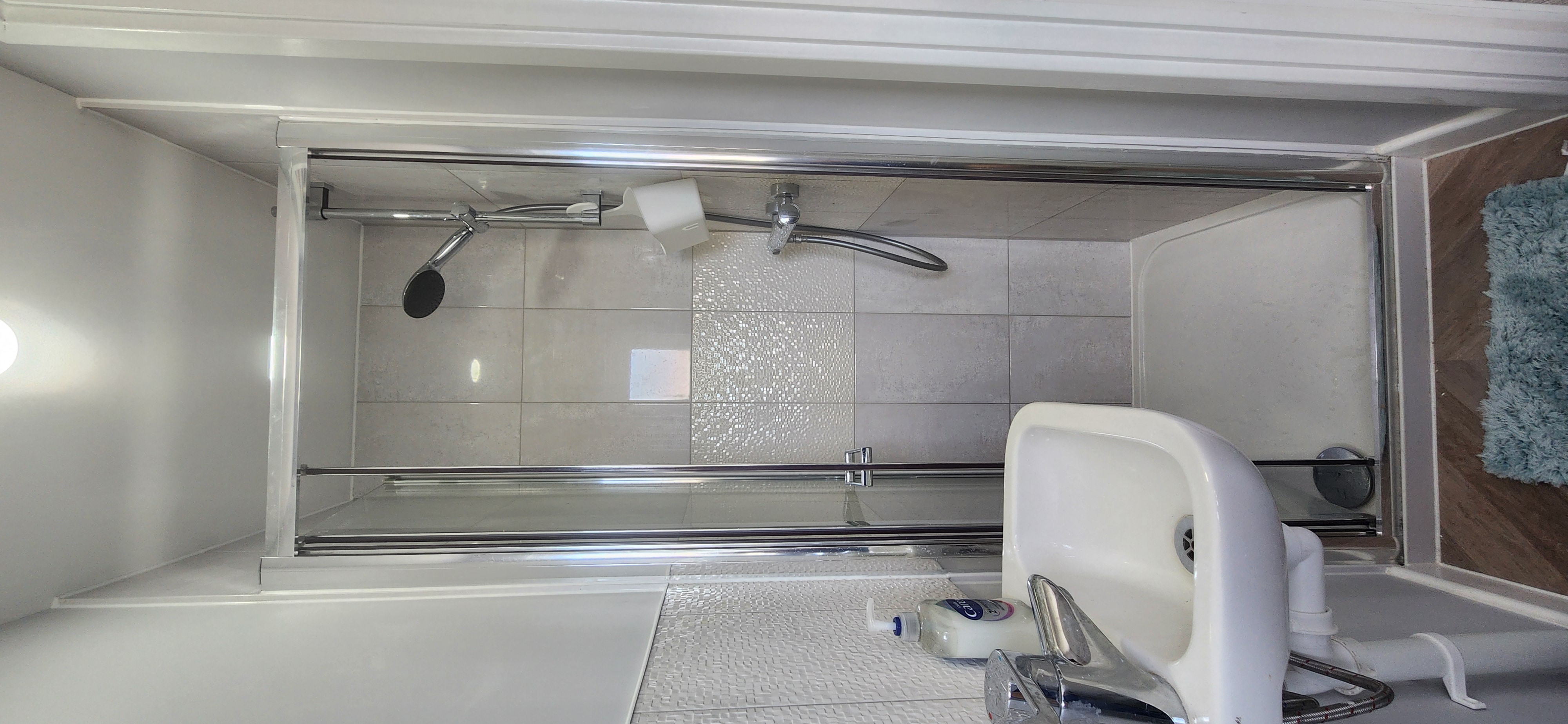 Plytelių klijavimo darbų nuotrauka 8