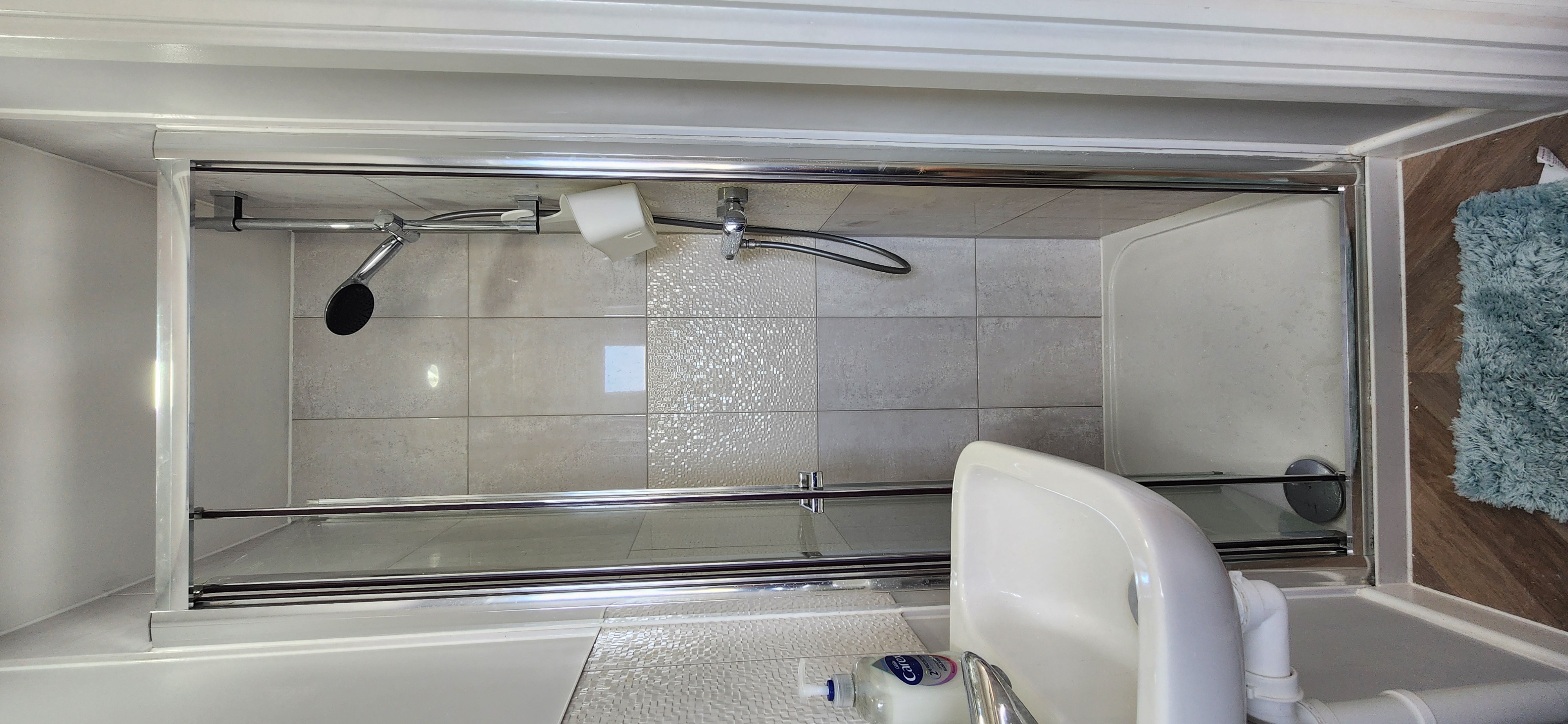 Plytelių klijavimo darbų nuotrauka 10