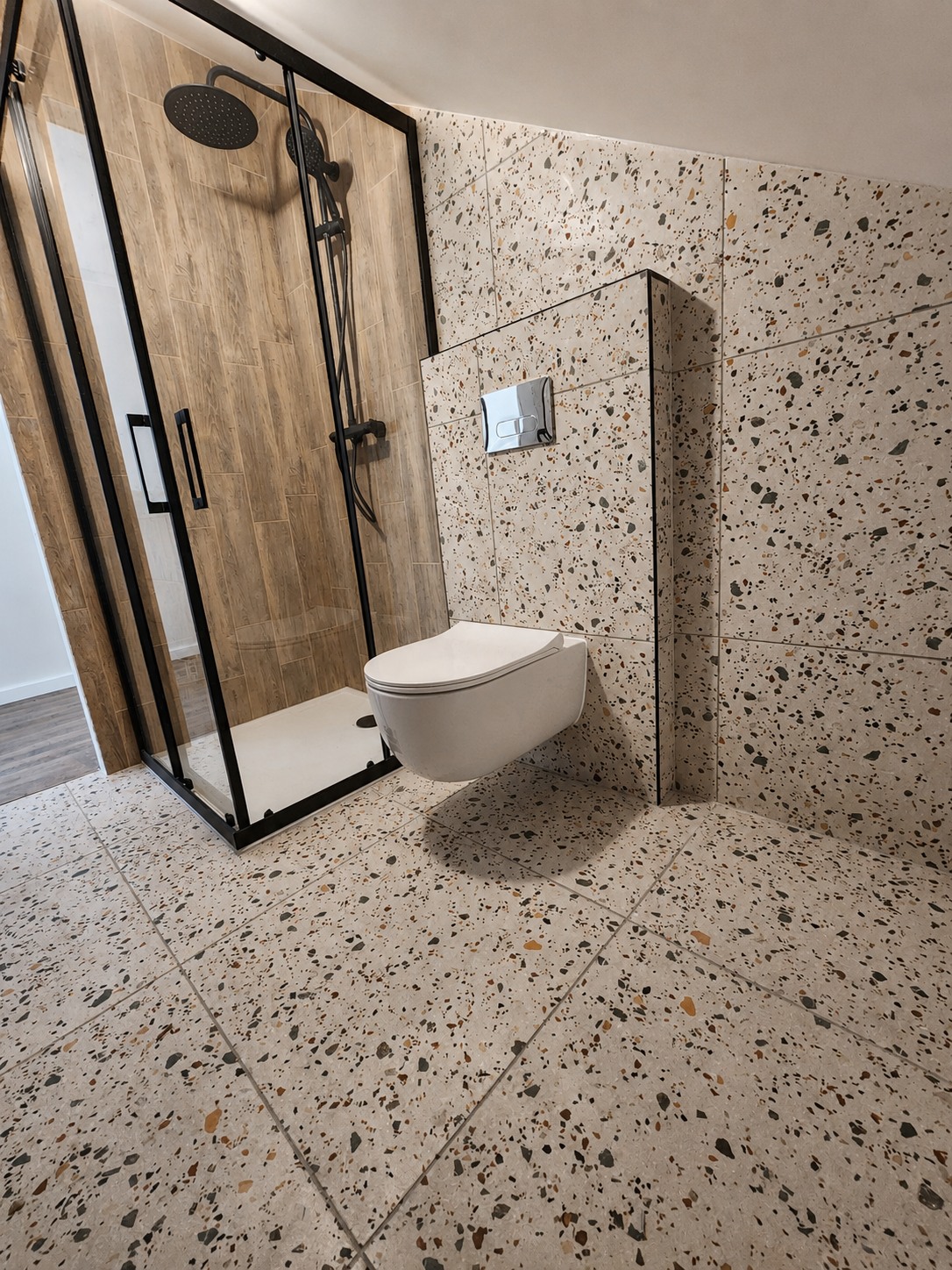 Terrazzo vonios dušo ir tualeto zona